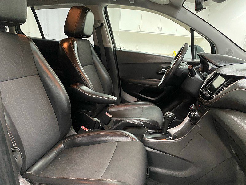 Used 2019 Chevrolet Trax LT w/ LT Convenience Package AWD/4WD image 14