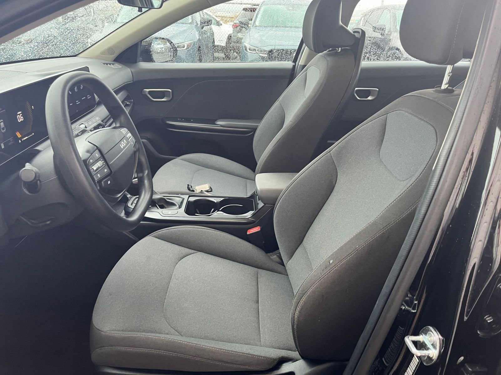 Used 2025 Kia K4 LXS image 25