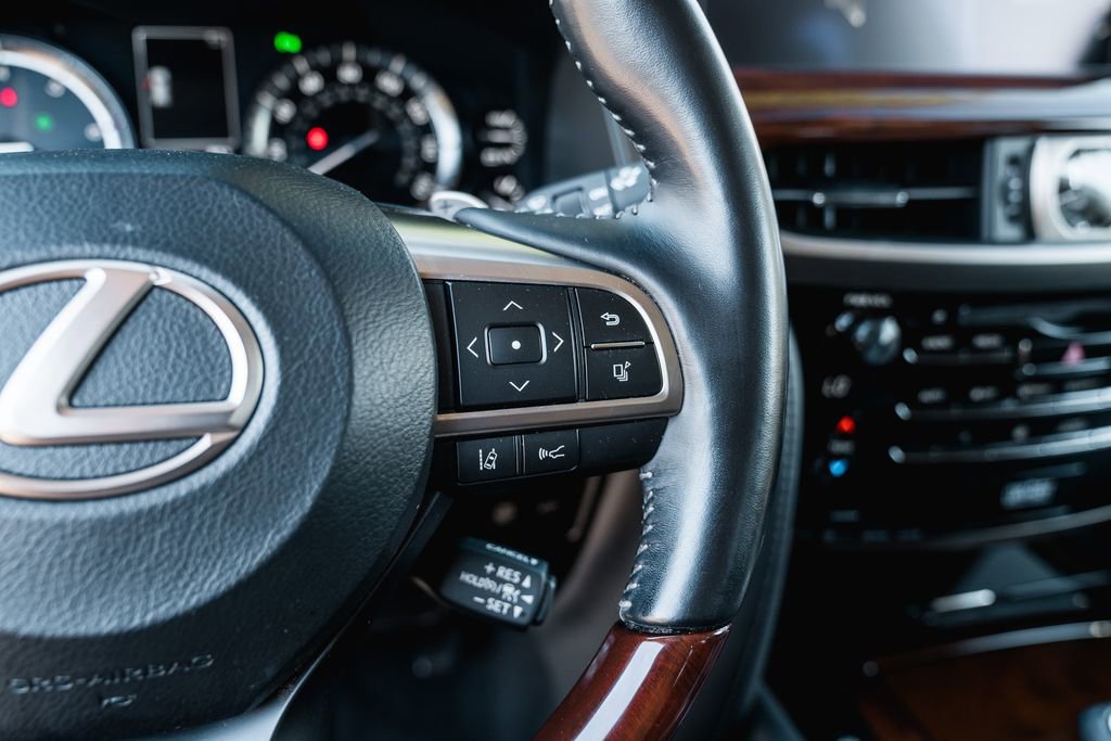 Used 2021 Lexus LX 570 4WD w/ Luxury Package image 17