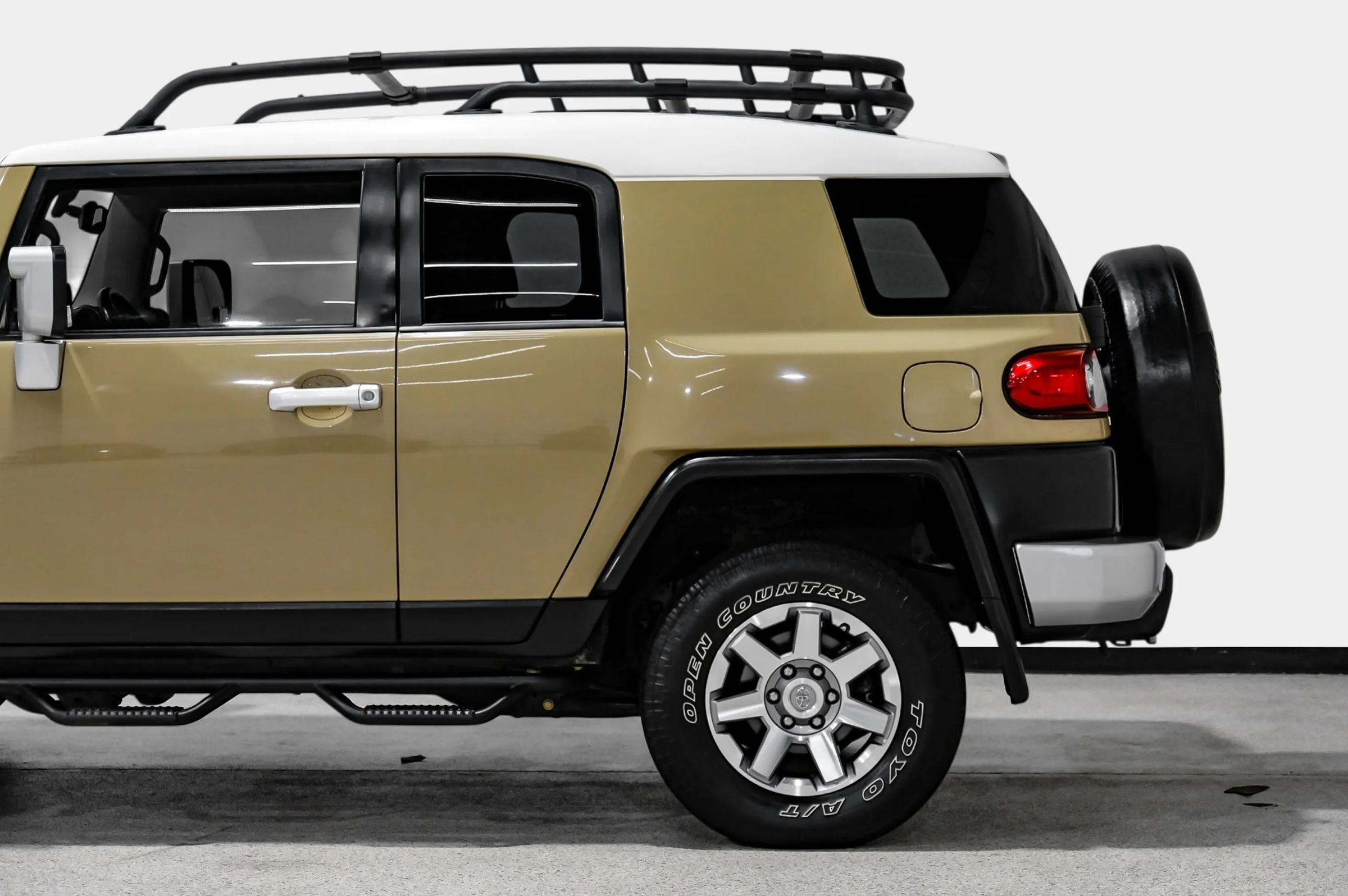 Used 2014 Toyota FJ Cruiser 4WD w/ Upgrade Package image 15