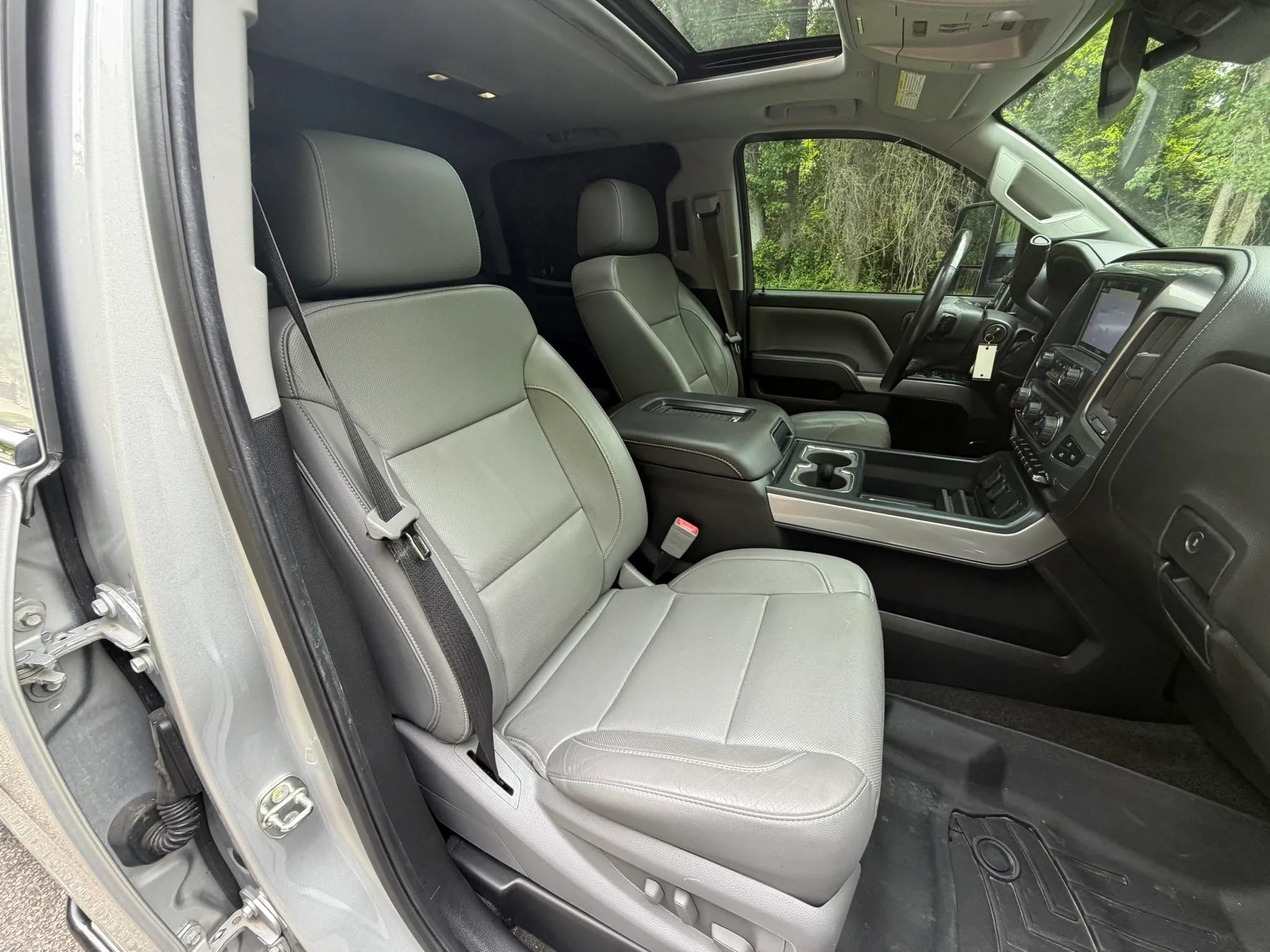 Used 2017 Chevrolet Silverado 2500 LTZ w/ Duramax Plus Package AWD/4WD image 28
