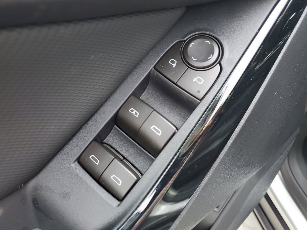 New 2026 Chevrolet Equinox LT w/ Convenience Package II FWD image 20