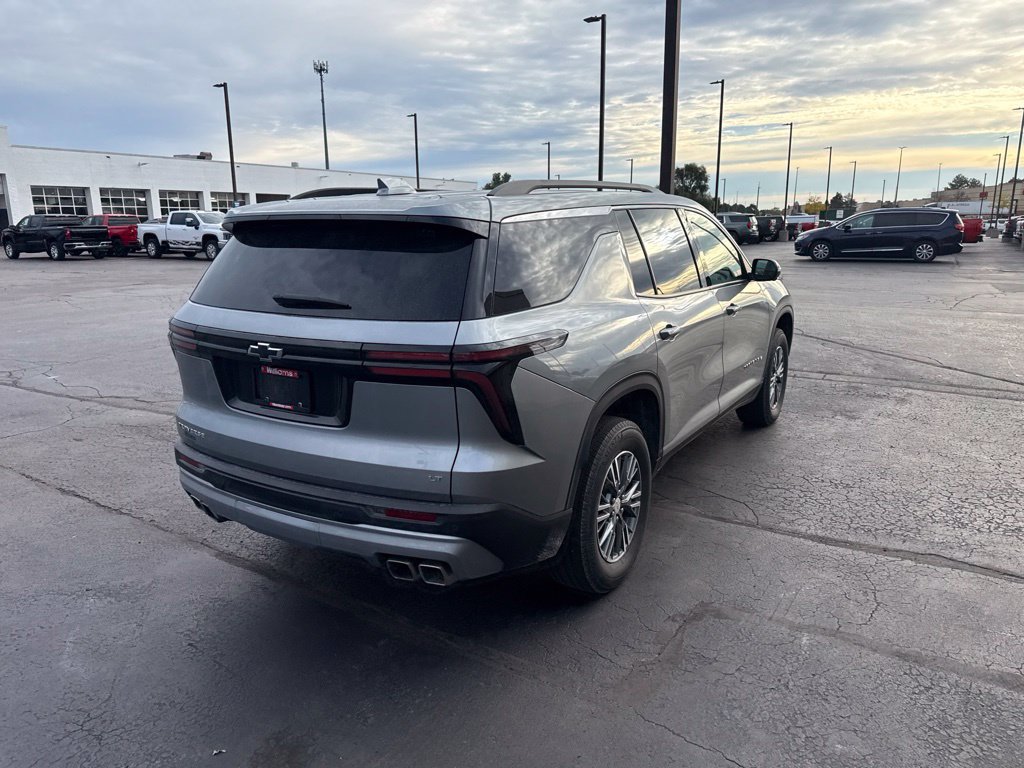 Used 2024 Chevrolet Traverse LT w/ Trailering Package FWD image 5