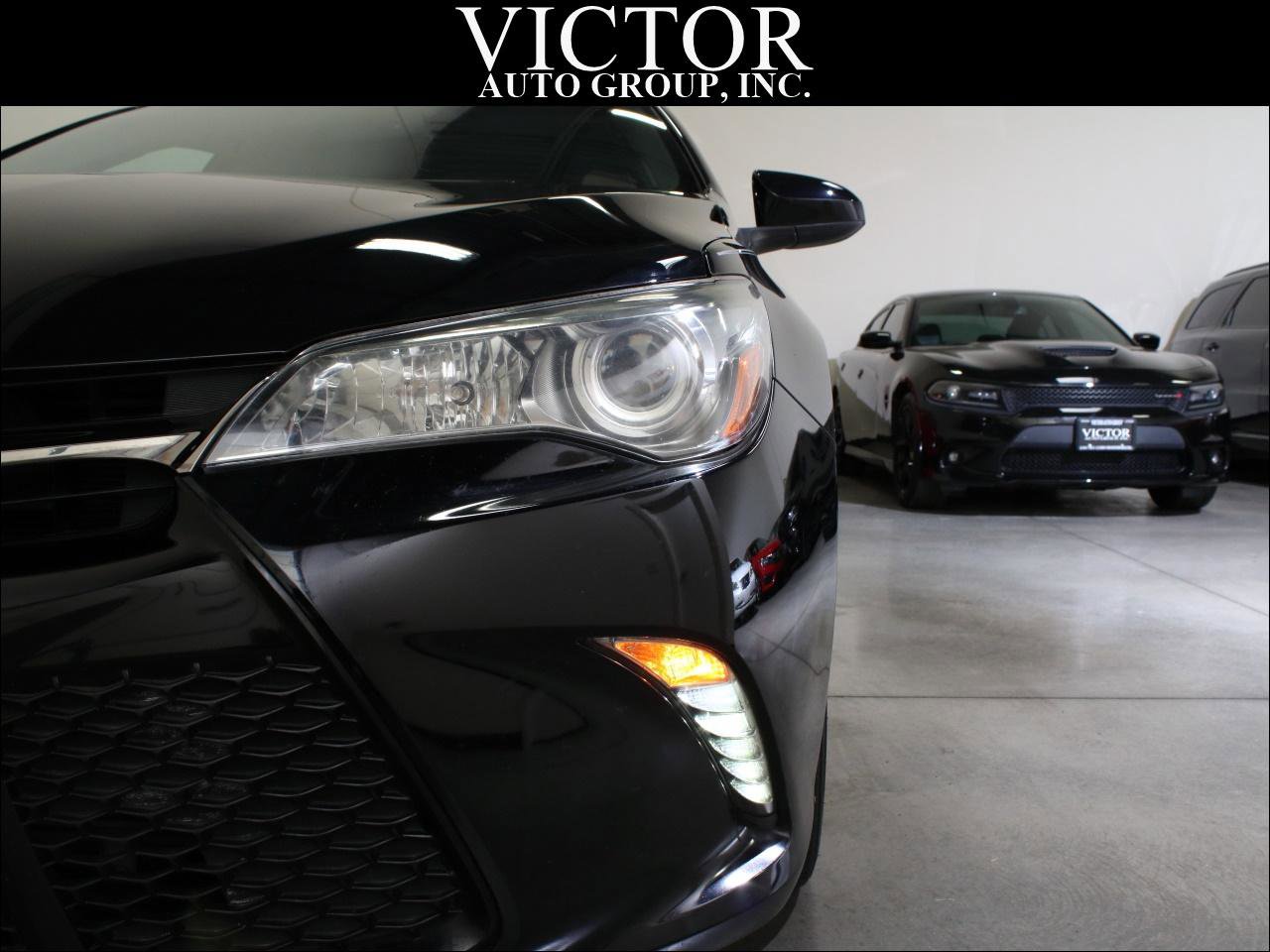 Used 2017 Toyota Camry SE image 4