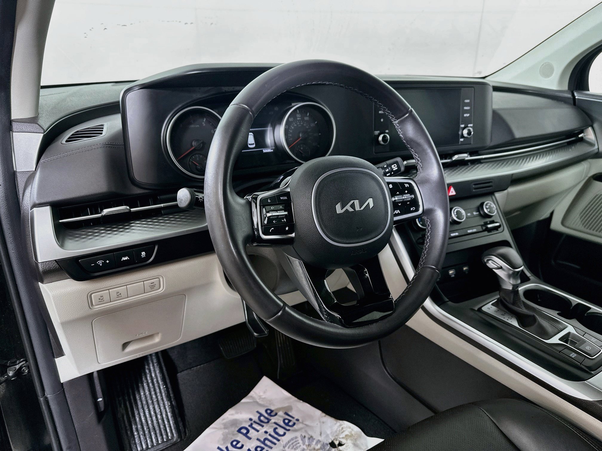 Certified 2024 Kia Carnival LX FWD image 9