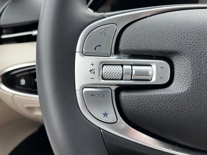 Used 2025 Genesis GV70 2.5T image 16