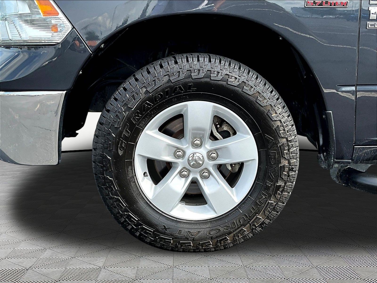 Used 2020 RAM 1500 Classic SLT AWD/4WD image 31