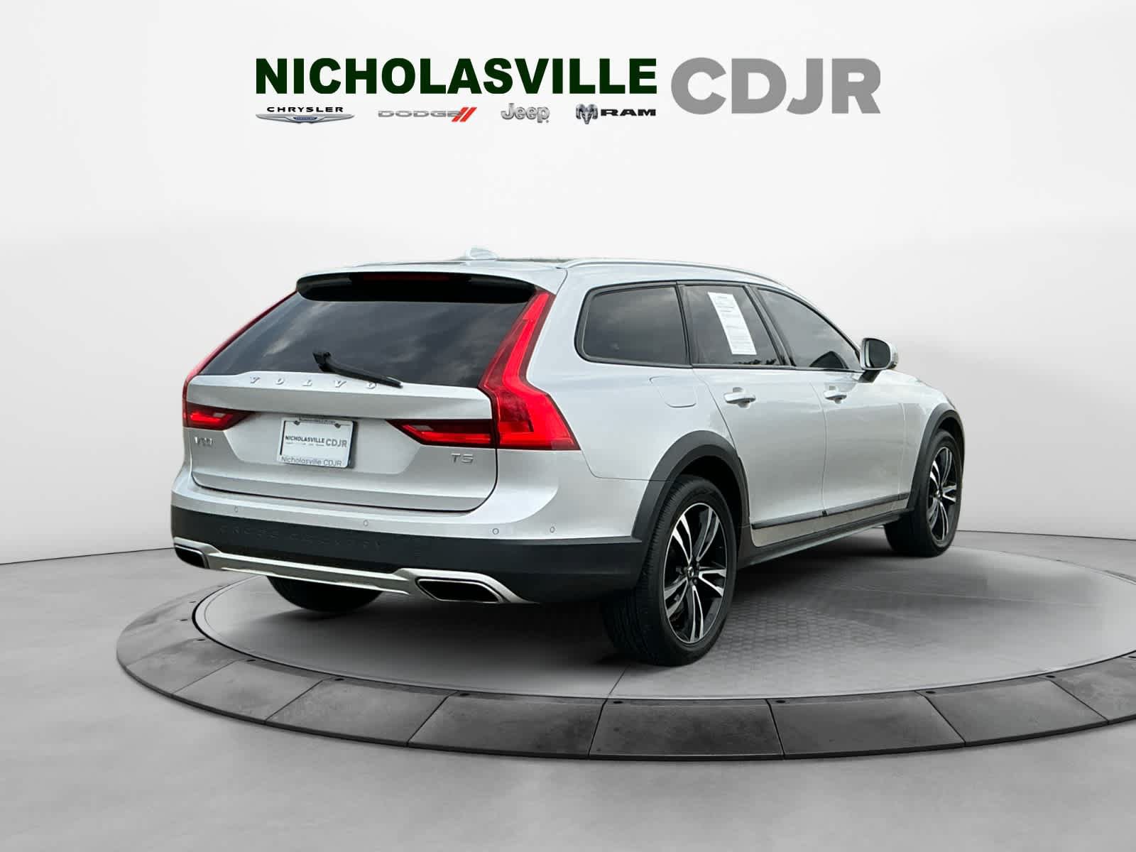 Used 2018 Volvo V90 T5 Cross Country w/ Convenience Package AWD/4WD image 5