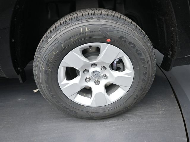 New 2026 RAM 1500 4x4 Crew Cab image 38