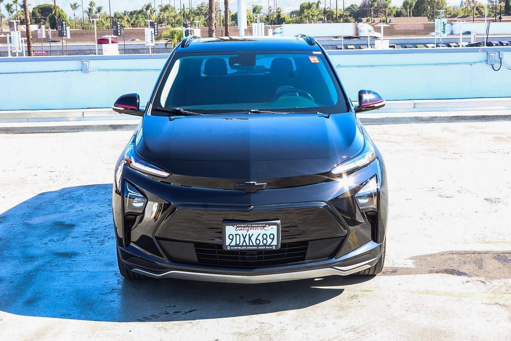Used 2023 Chevrolet Bolt EUV Premier w/ Sun & Sound Package FWD image 3