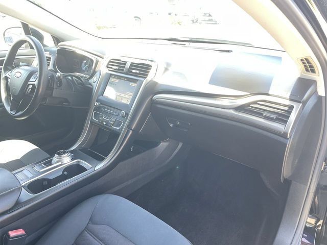 Used 2017 Ford Fusion SE w/ Fusion SE Technology Package FWD image 28