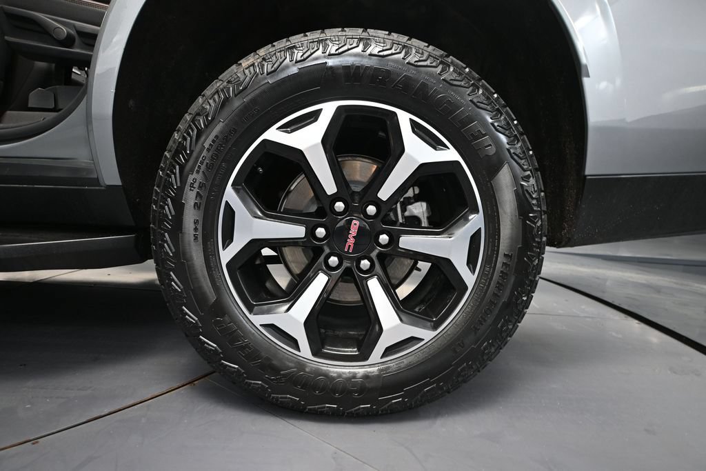 Used 2025 GMC Yukon AT4 AWD/4WD image 10