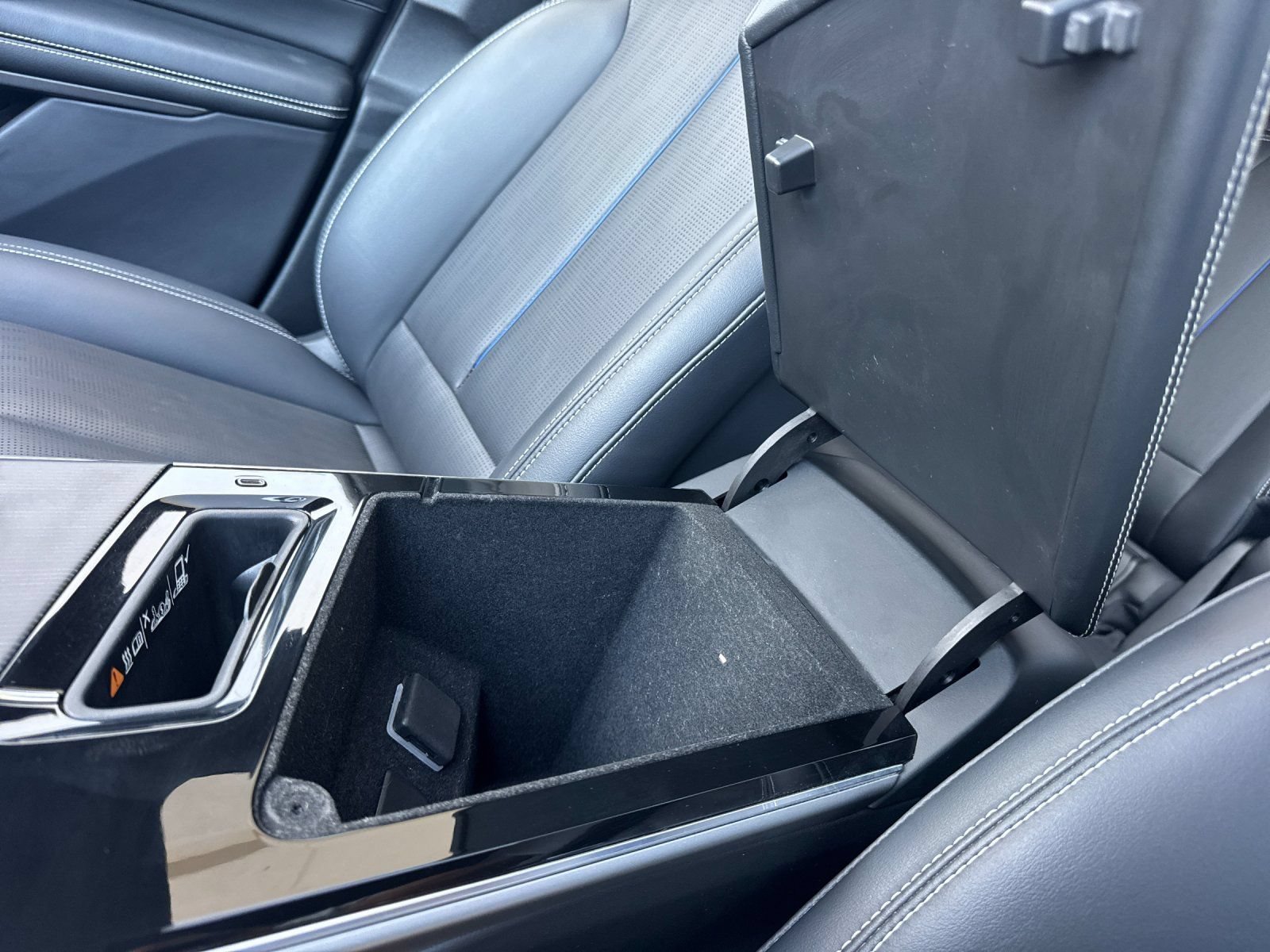 Used 2024 Cadillac Lyriq Sport RWD image 24