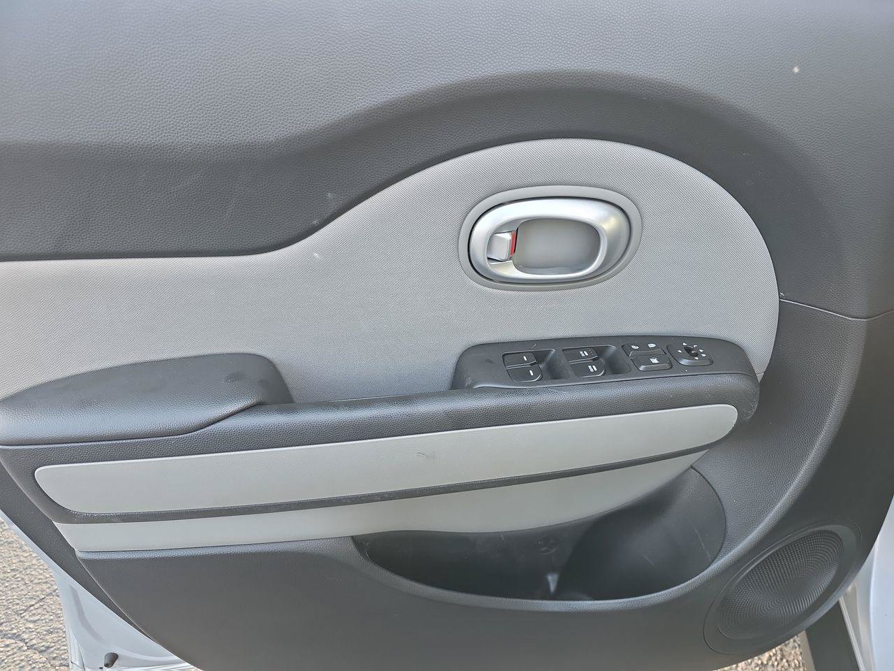 Used 2016 Kia Soul + FWD image 5