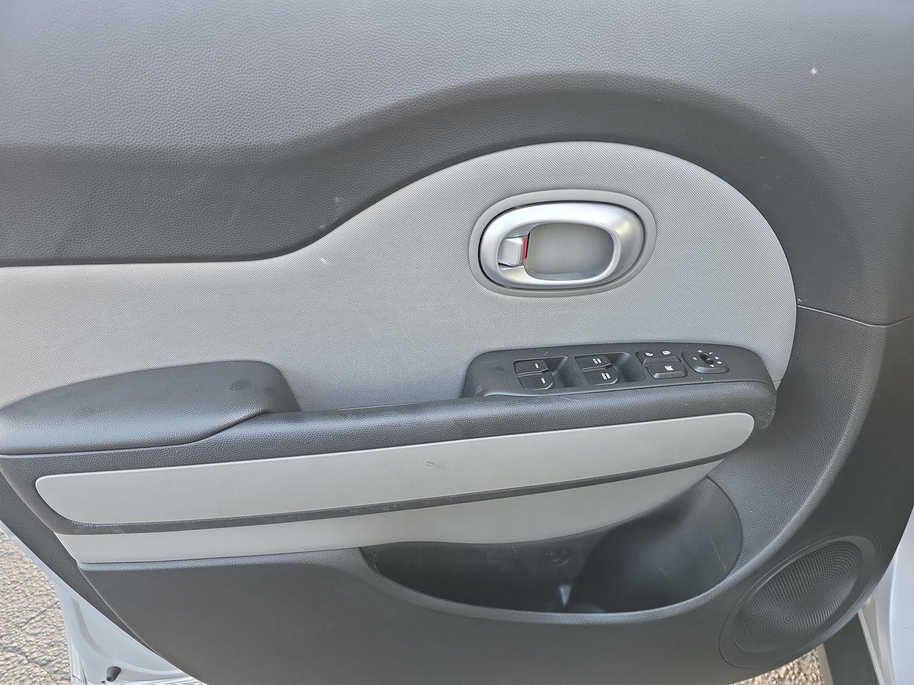 Used 2016 Kia Soul + FWD image 5