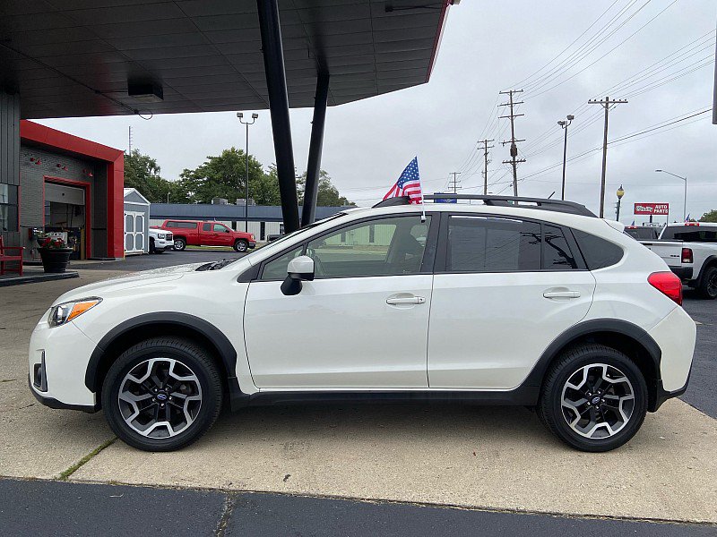 Used 2017 Subaru Crosstrek 2.0i Premium w/ Moonroof Package AWD/4WD image 2