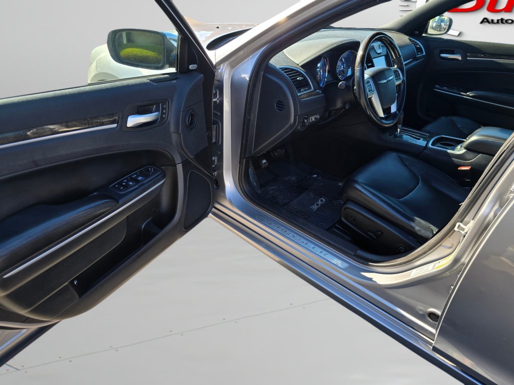 Used 2011 Chrysler 300 C RWD image 21