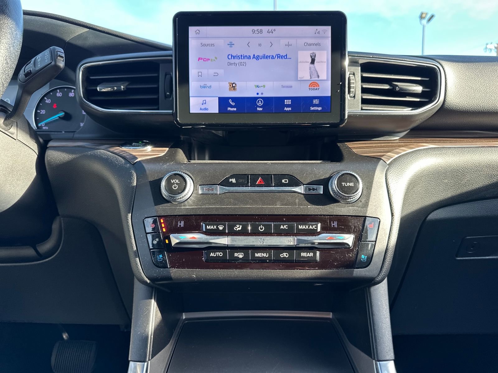 Used 2020 Ford Explorer Limited w/ Class III Trailer Tow Package image 27