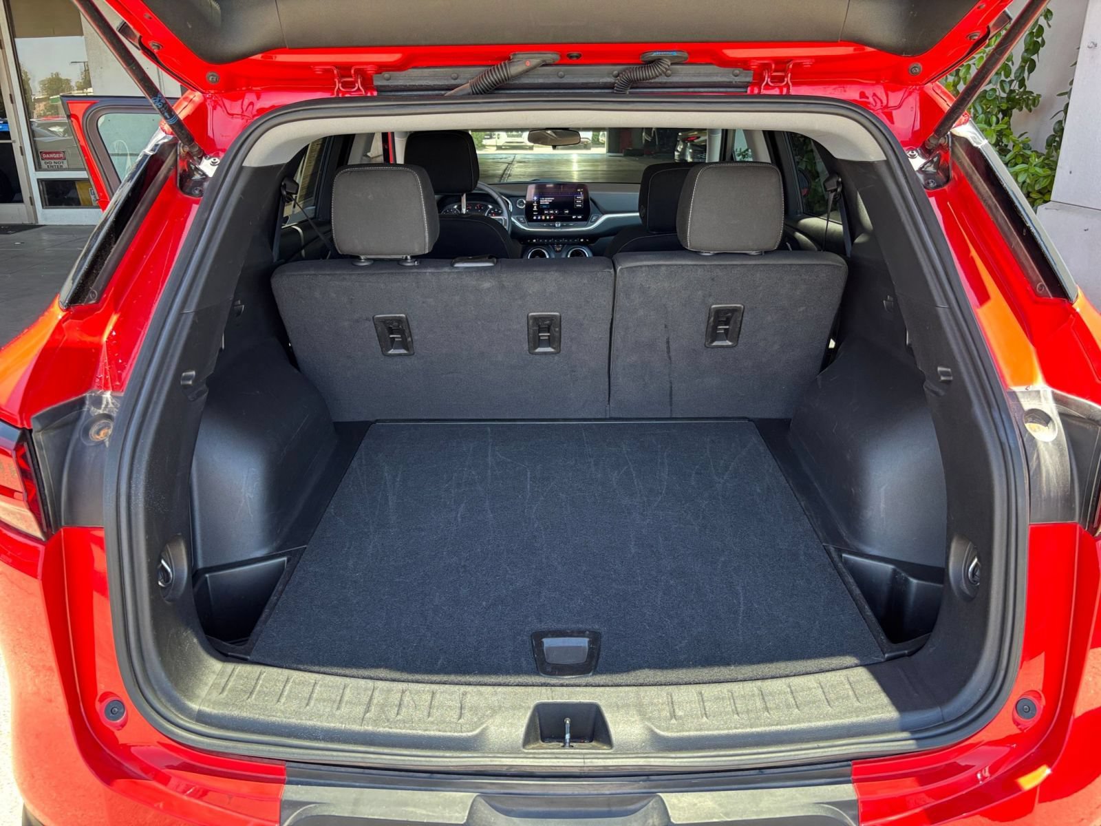 Used 2025 Chevrolet Blazer LT FWD image 32