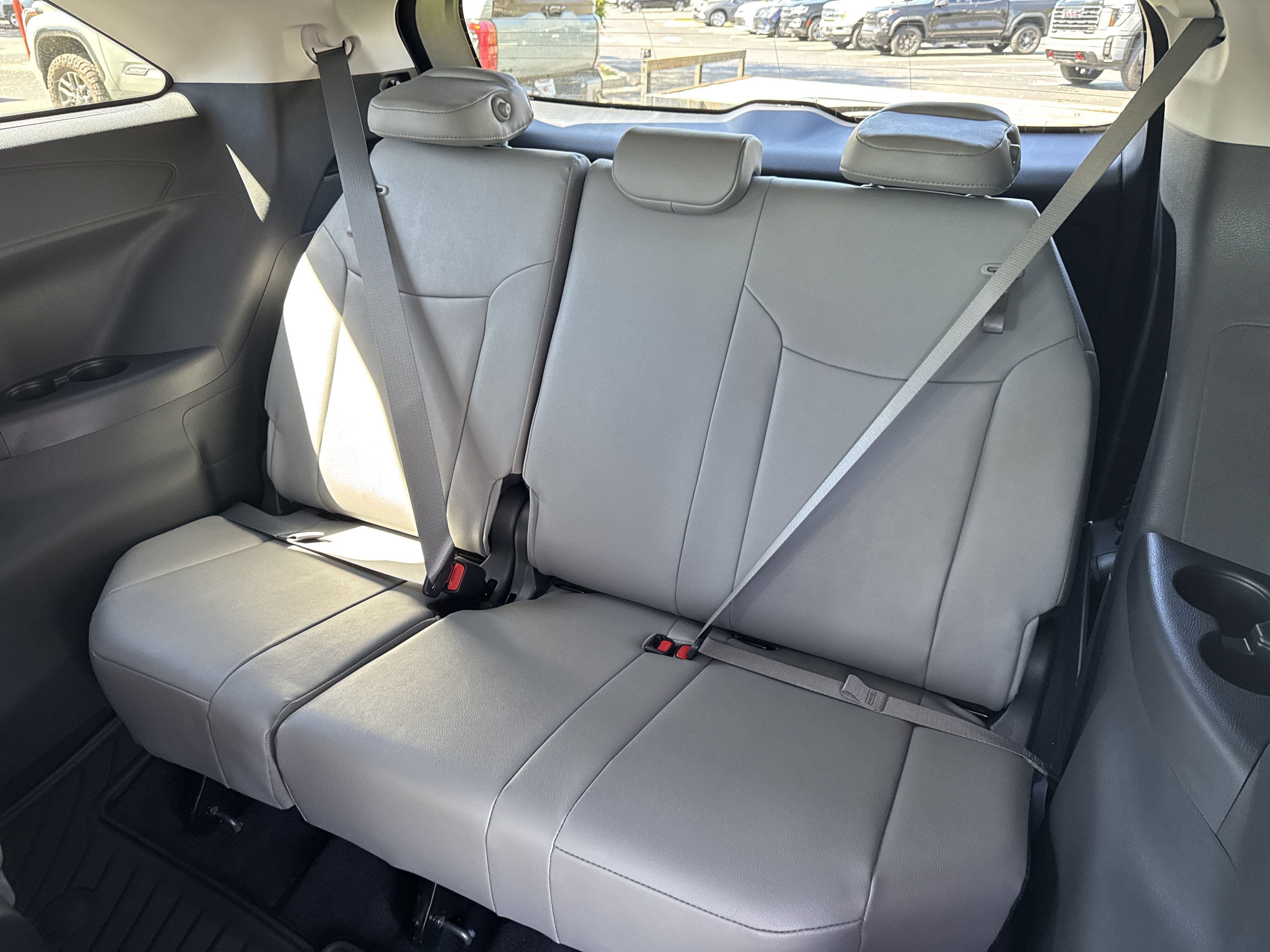 New 2025 Toyota Sienna XLE FWD image 28