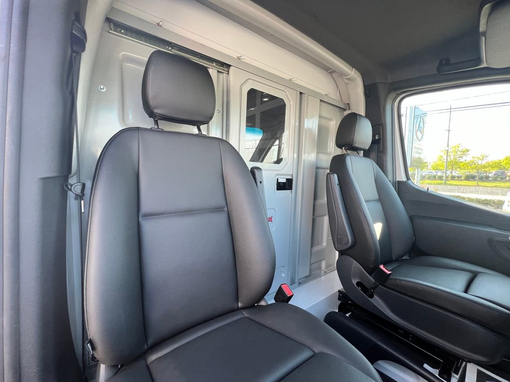 New 2025 Mercedes-Benz Sprinter 4500 image 8