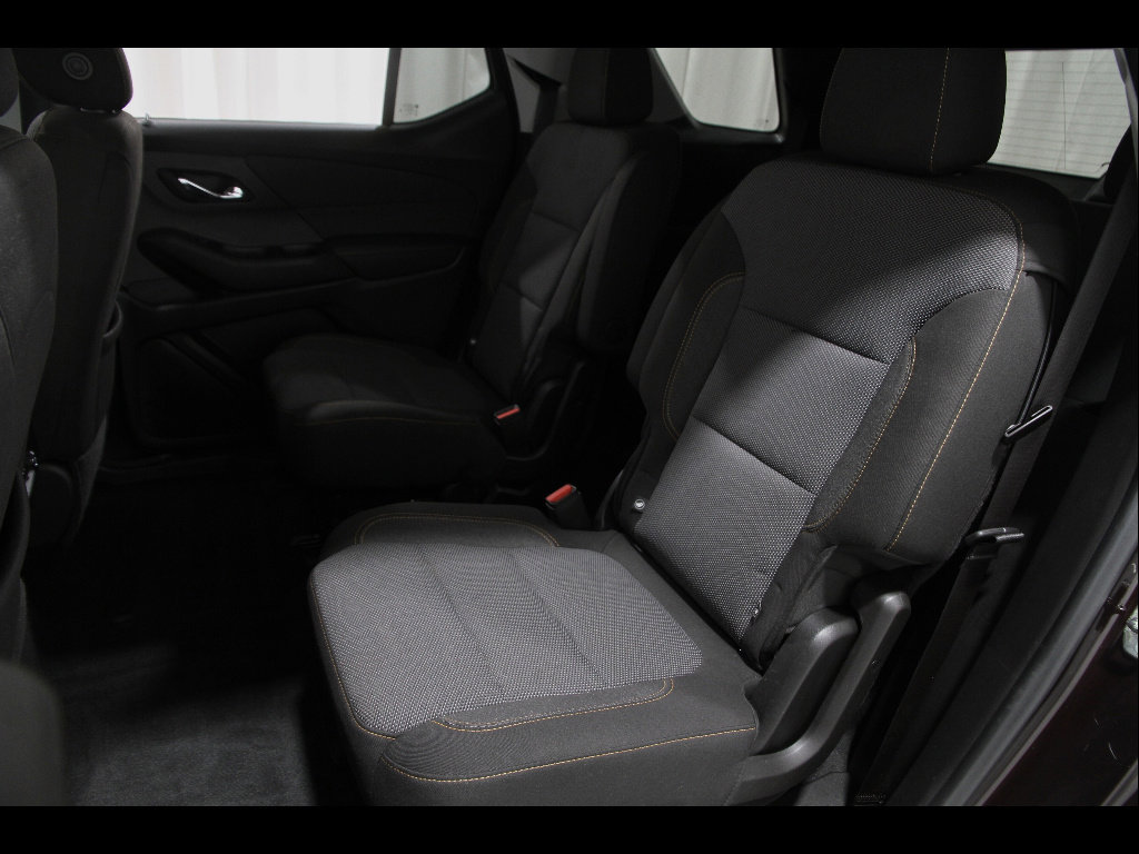 Used 2021 Chevrolet Traverse LT image 19