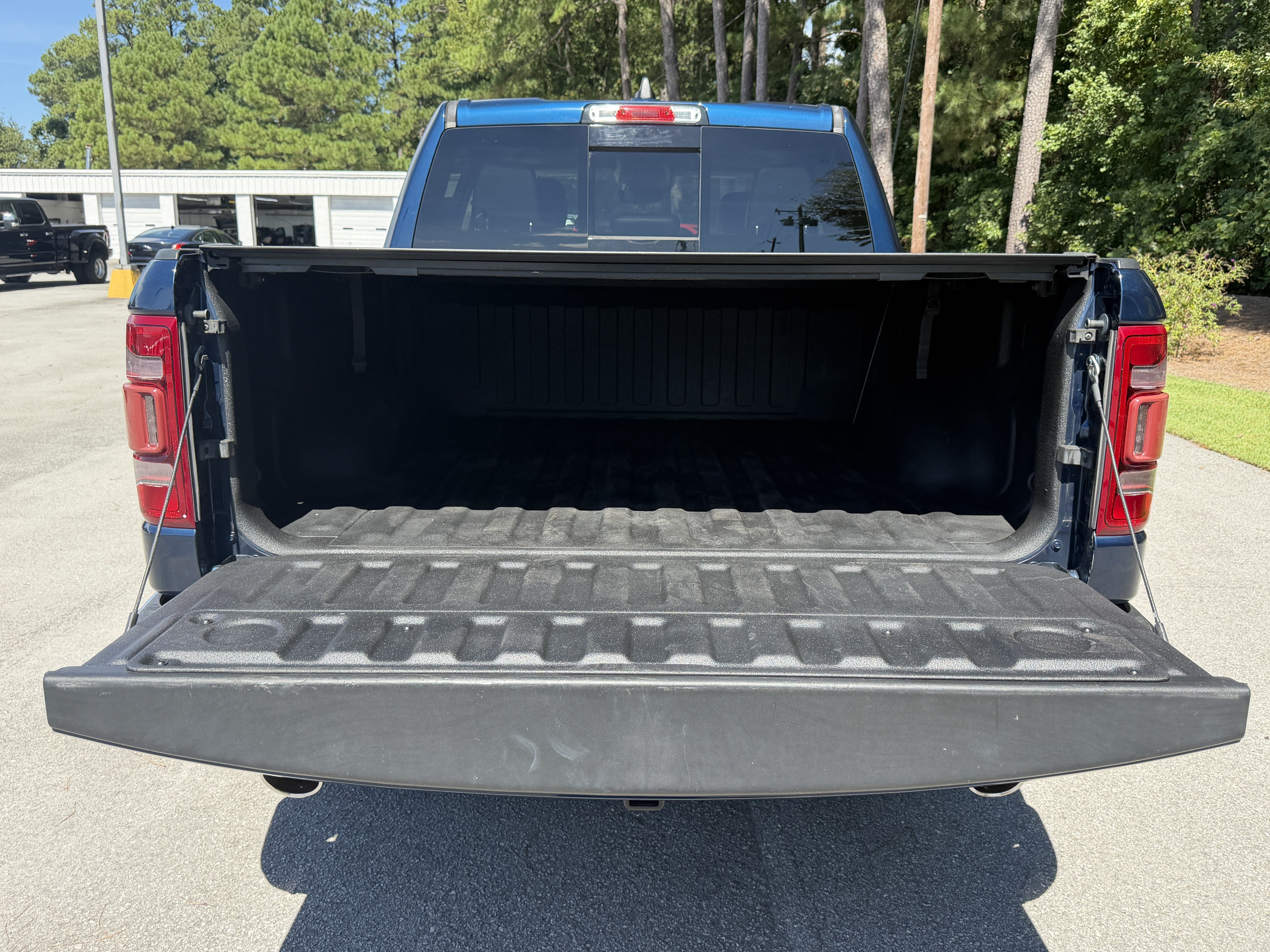 Used 2022 RAM 1500 Laramie AWD/4WD image 4