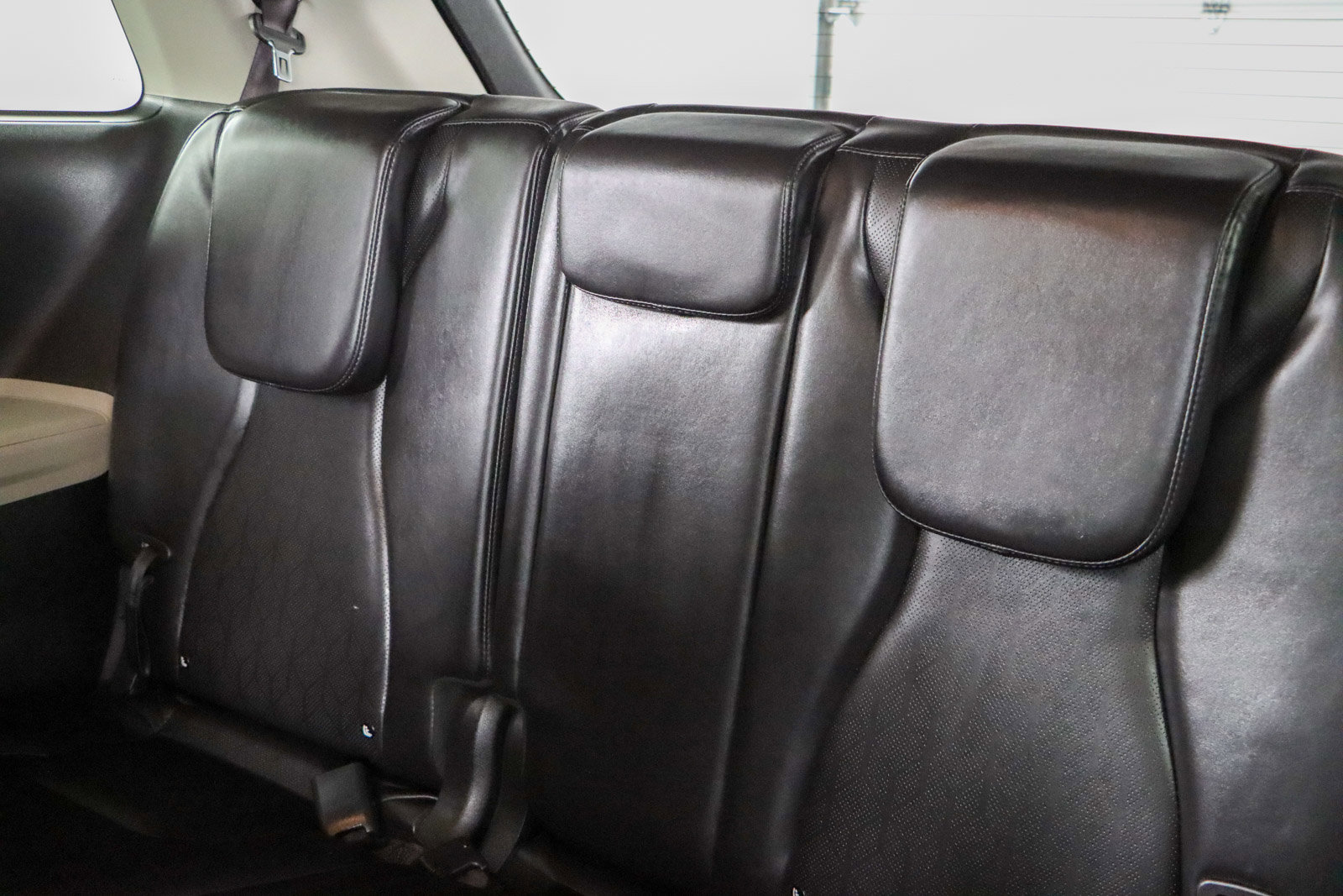 Used 2024 Kia Carnival EX image 25