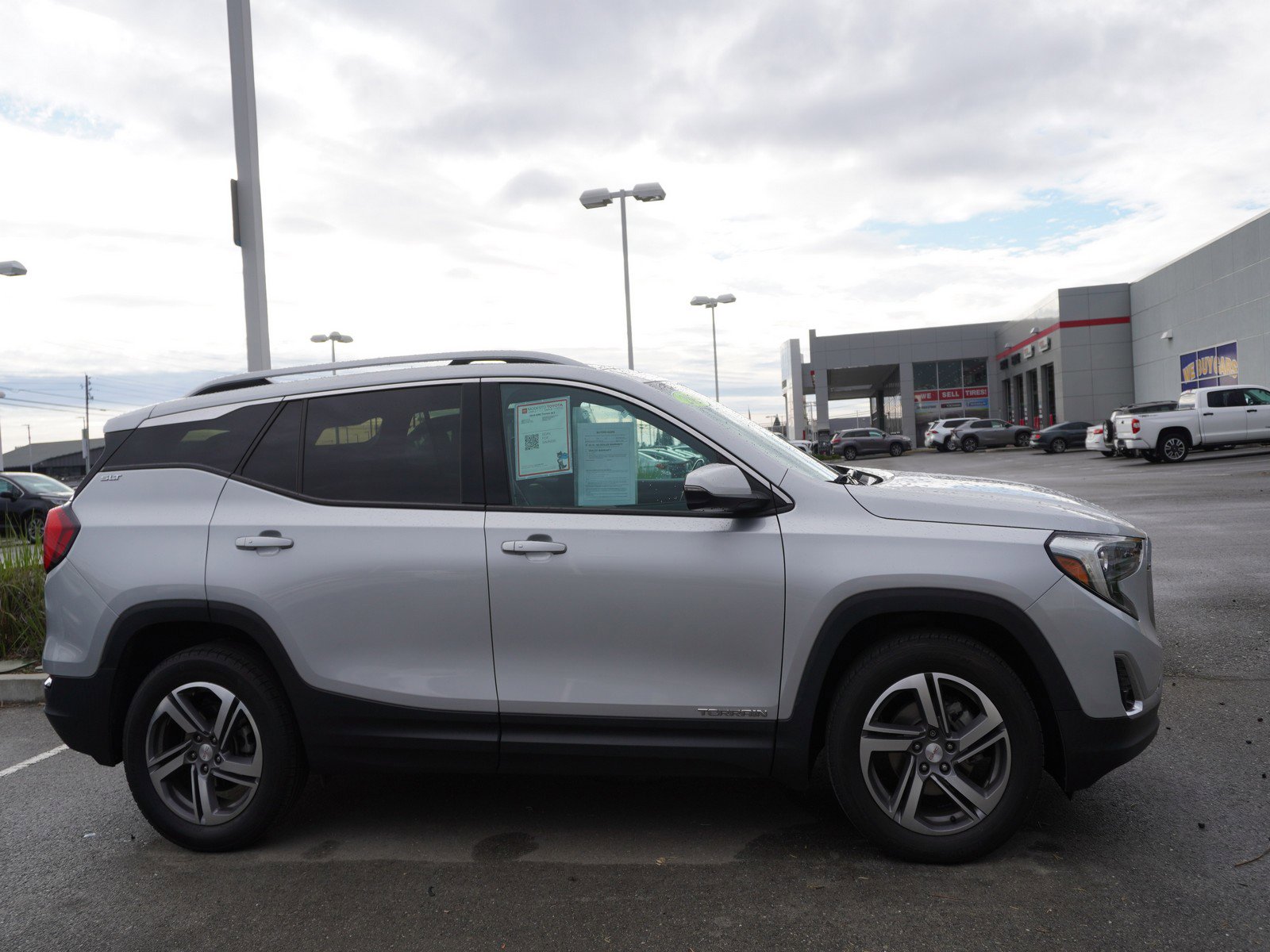 Used 2019 GMC Terrain SLT w/ Preferred Package image 4