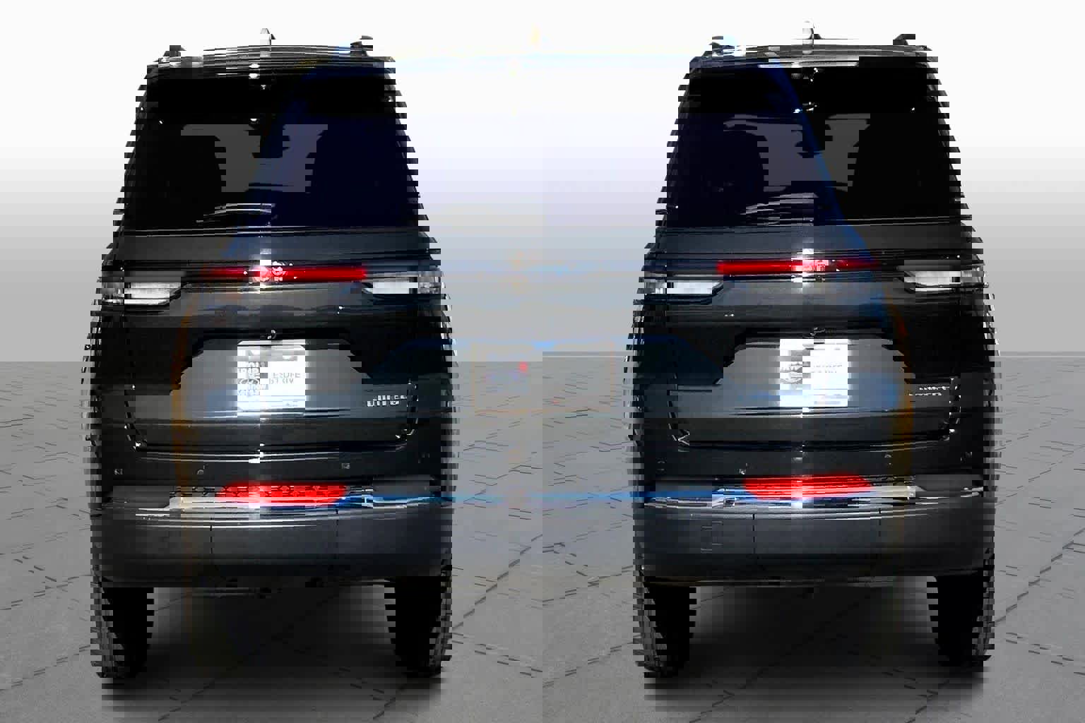 Used 2023 Jeep Grand Cherokee Limited w/ Luxury Tech Group II image 4