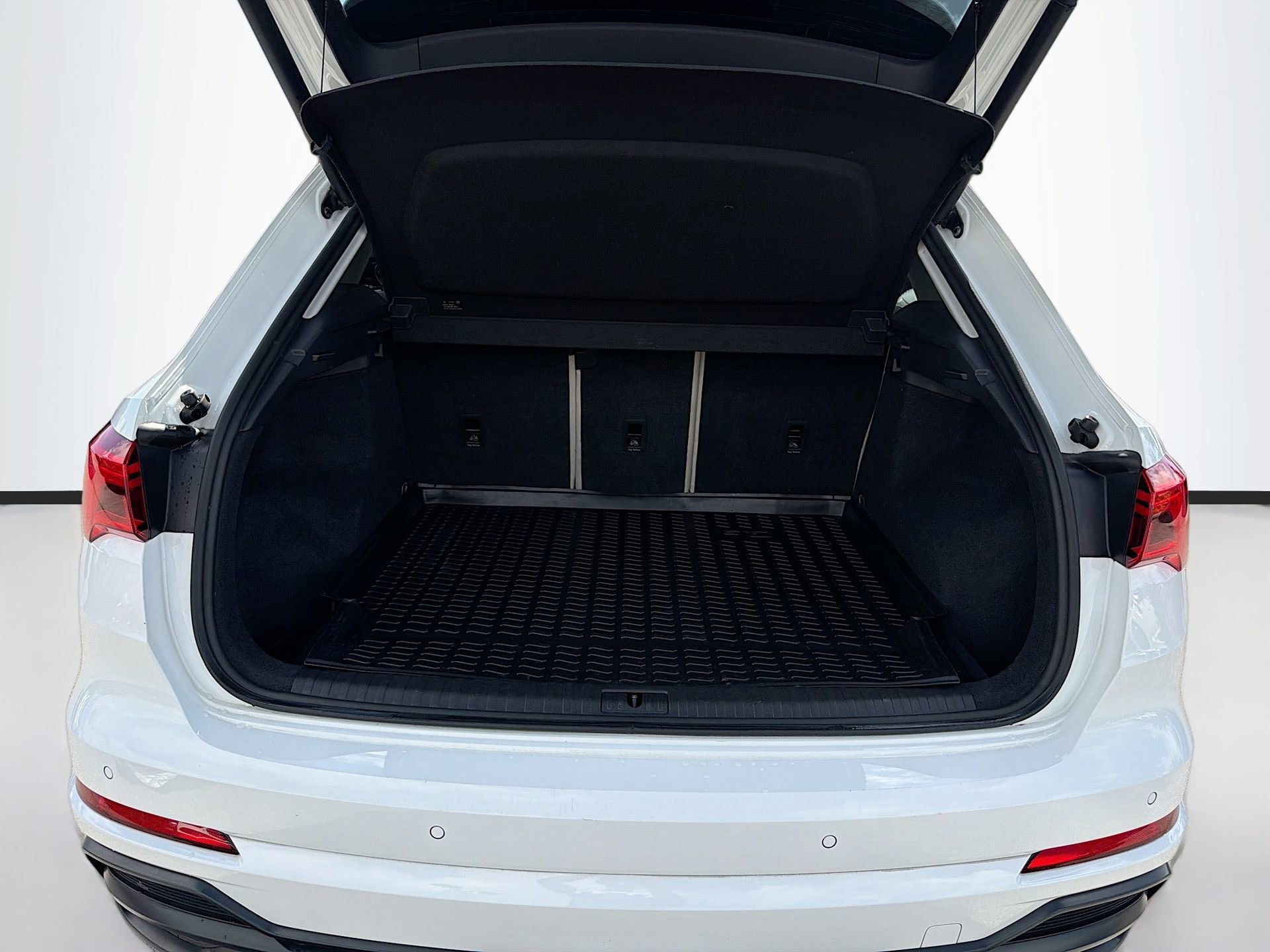 Used 2020 Audi Q3 2.0T Premium image 13