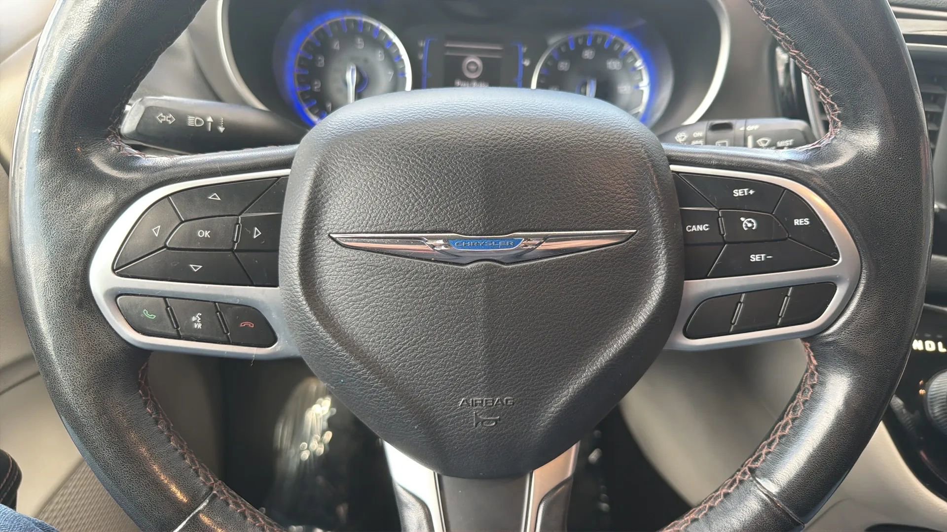 Used 2020 Chrysler Pacifica Touring-L FWD image 21