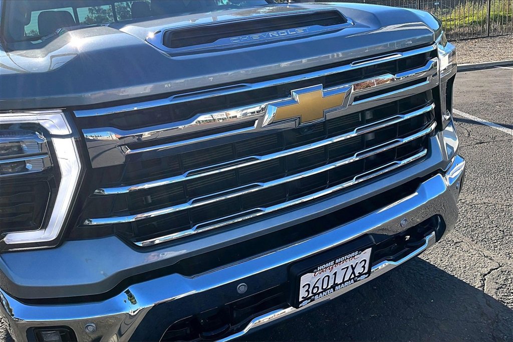 Used 2024 Chevrolet Silverado 2500 LTZ w/ LTZ Plus Package image 27
