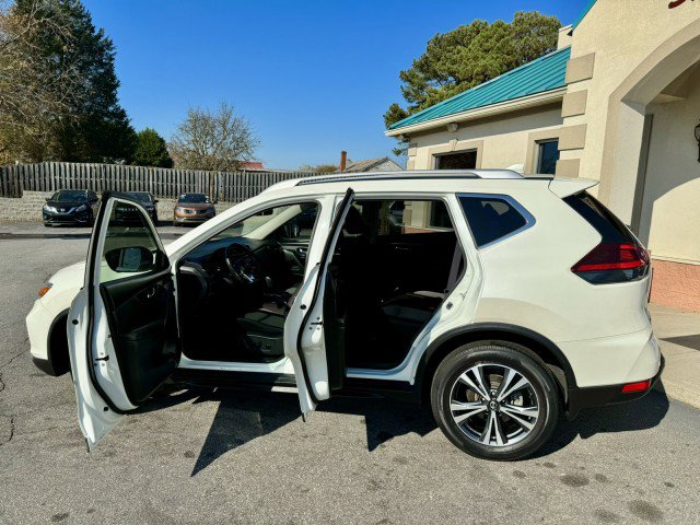 Used 2019 Nissan Rogue SV w/ Premium Package image 6