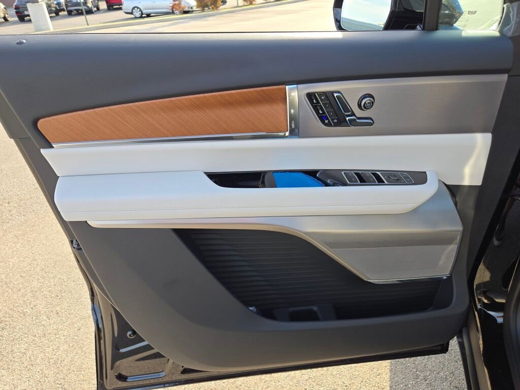 New 2026 Cadillac Vistiq Sport w/ LPO, Floor Liner Package image 24