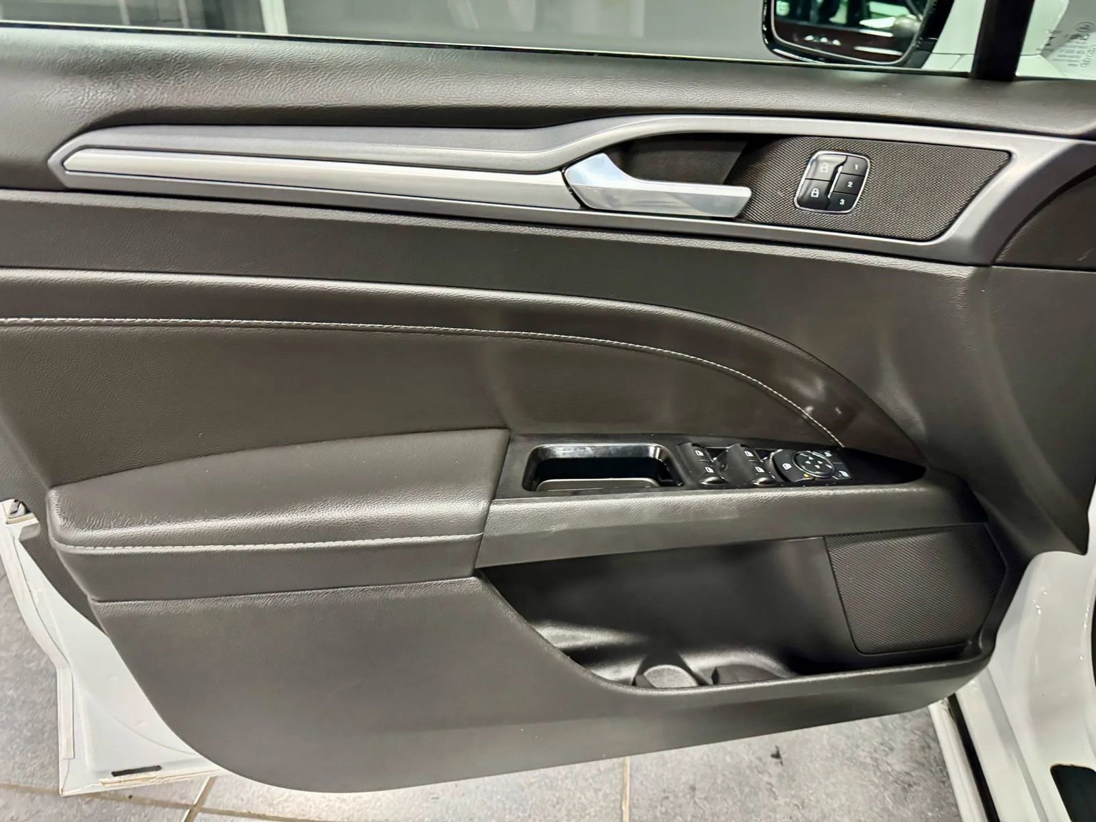 Used 2014 Ford Fusion Titanium image 9