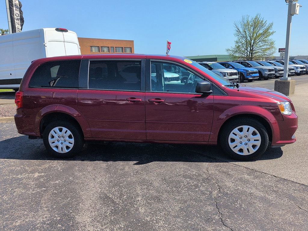 Used 2016 Dodge Grand Caravan SE w/ Quick Order Package 29E SE image 2