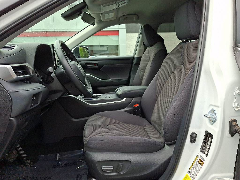 Certified 2025 Toyota Highlander LE AWD/4WD image 14