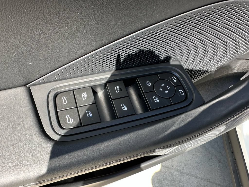 Used 2026 Porsche Macan Electric RWD image 21