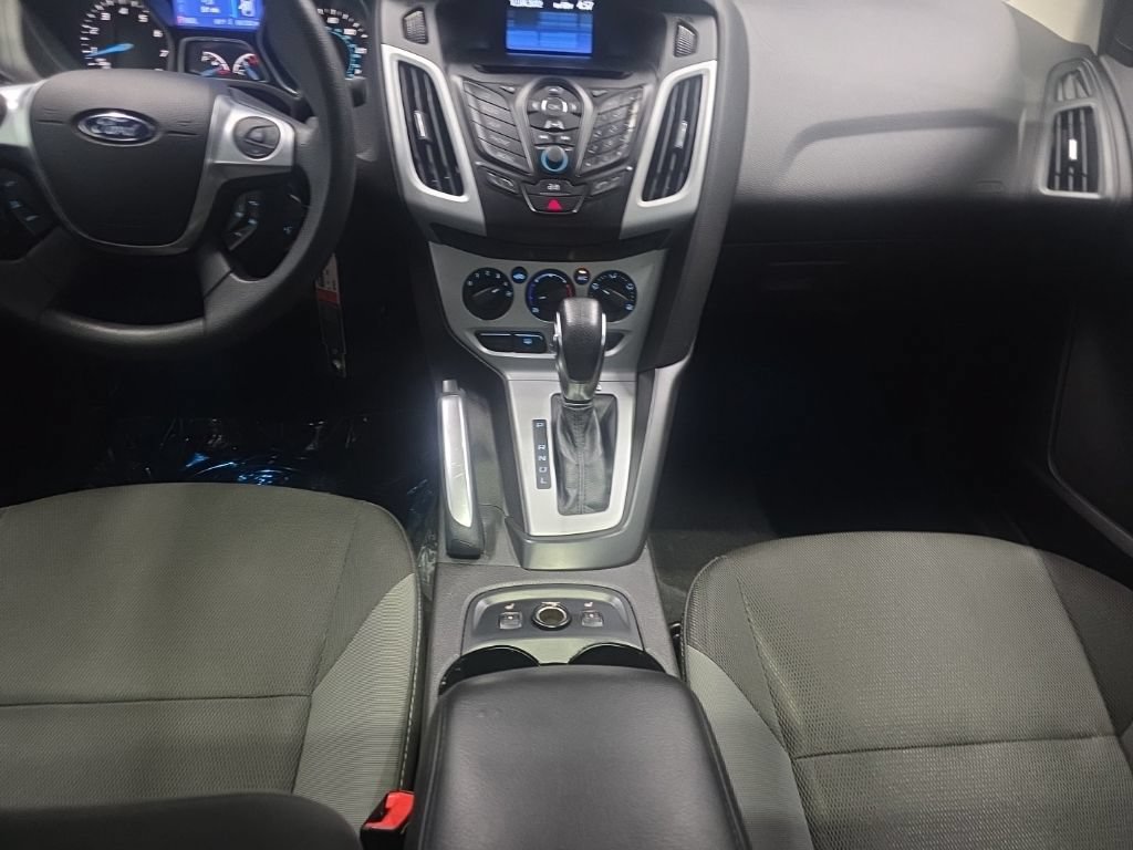 Used 2013 Ford Focus SE w/ SE Winter Pkg FWD image 8