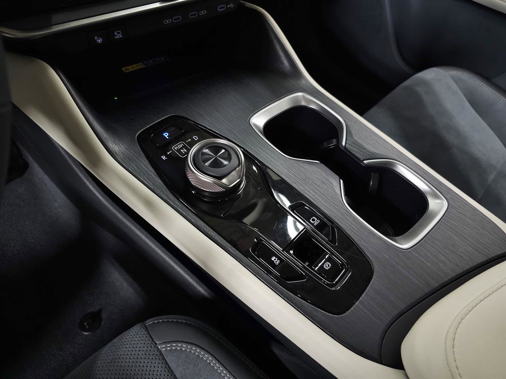 Used 2024 Lexus RZ 300e Premium image 31