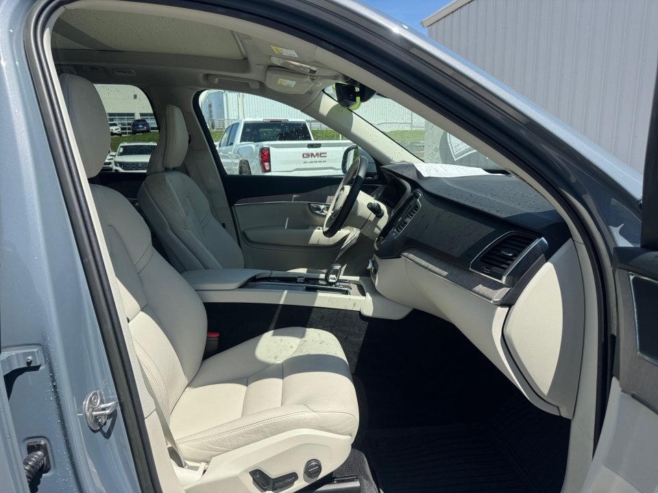 Used 2023 Volvo XC90 B6 Core w/ Protection Package Premier AWD/4WD image 28
