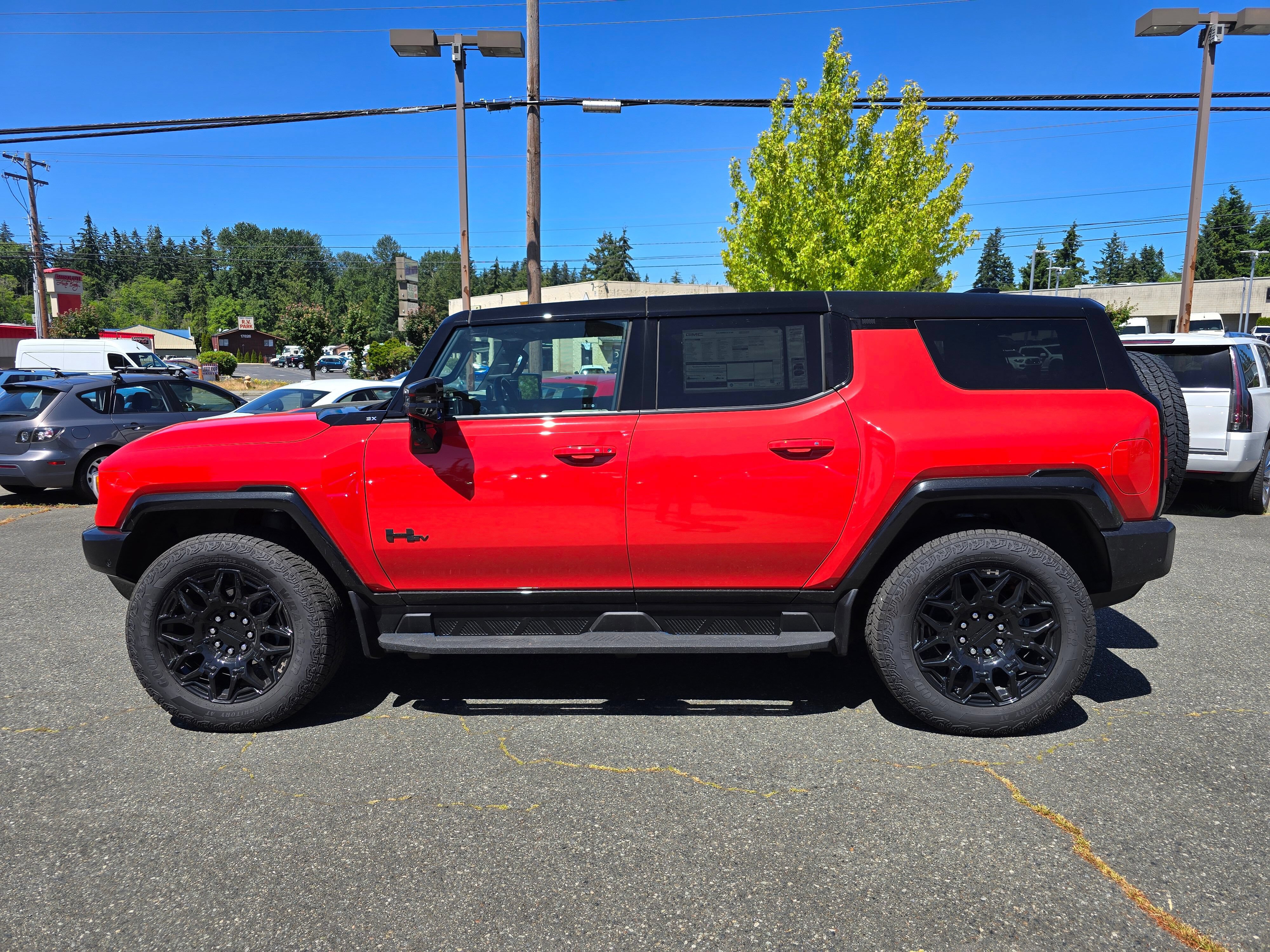 New 2026 GMC Hummer EV SUV w/ LPO, Dark Essentials Package AWD/4WD image 4