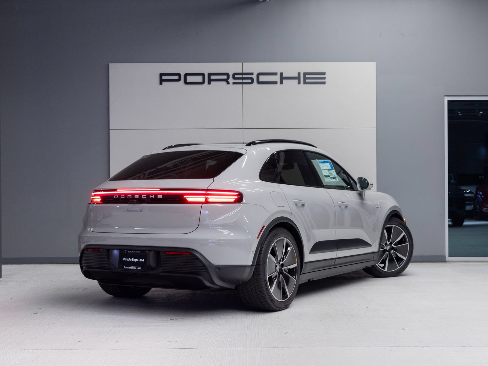 Certified 2026 Porsche Macan 4 Electric AWD/4WD image 7