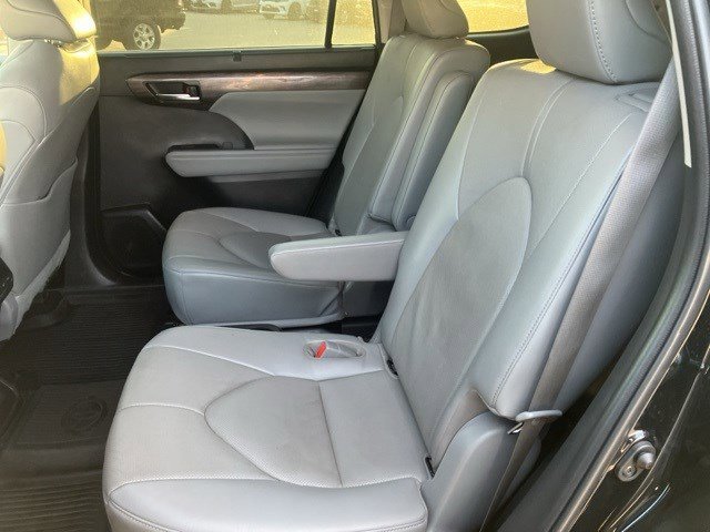 Used 2023 Toyota Highlander Limited image 24