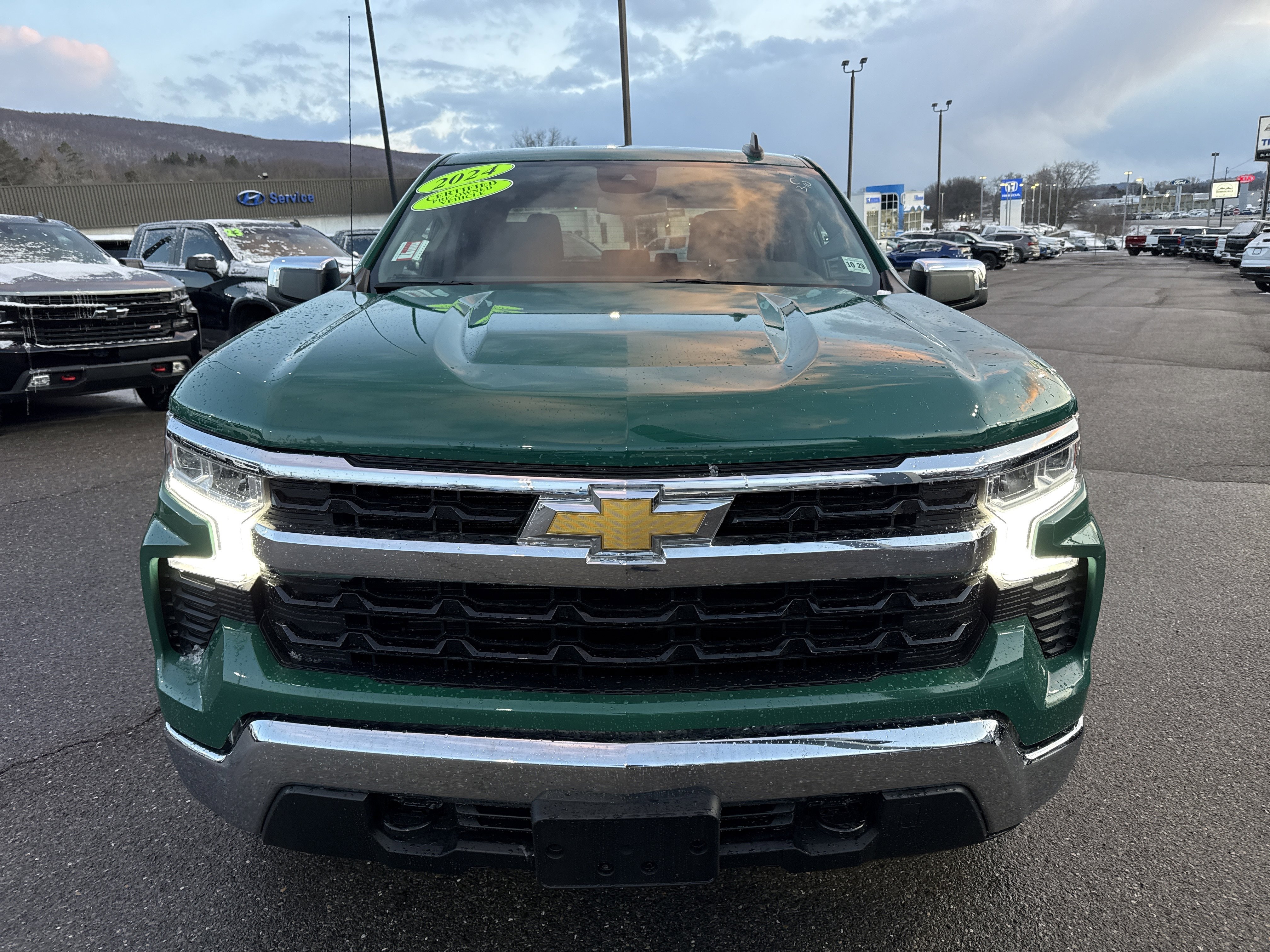 Used 2024 Chevrolet Silverado 1500 LT image 9
