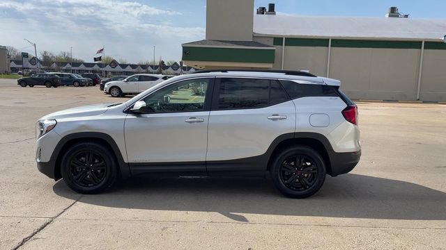 Used 2021 GMC Terrain SLE w/ Driver Convenience Package FWD image 5