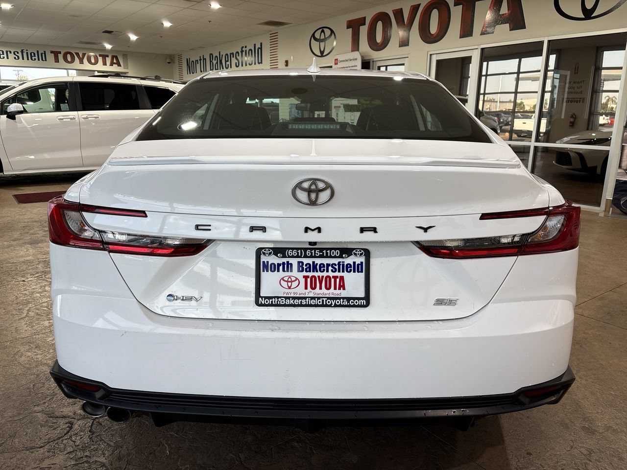 Used 2025 Toyota Camry SE FWD image 9
