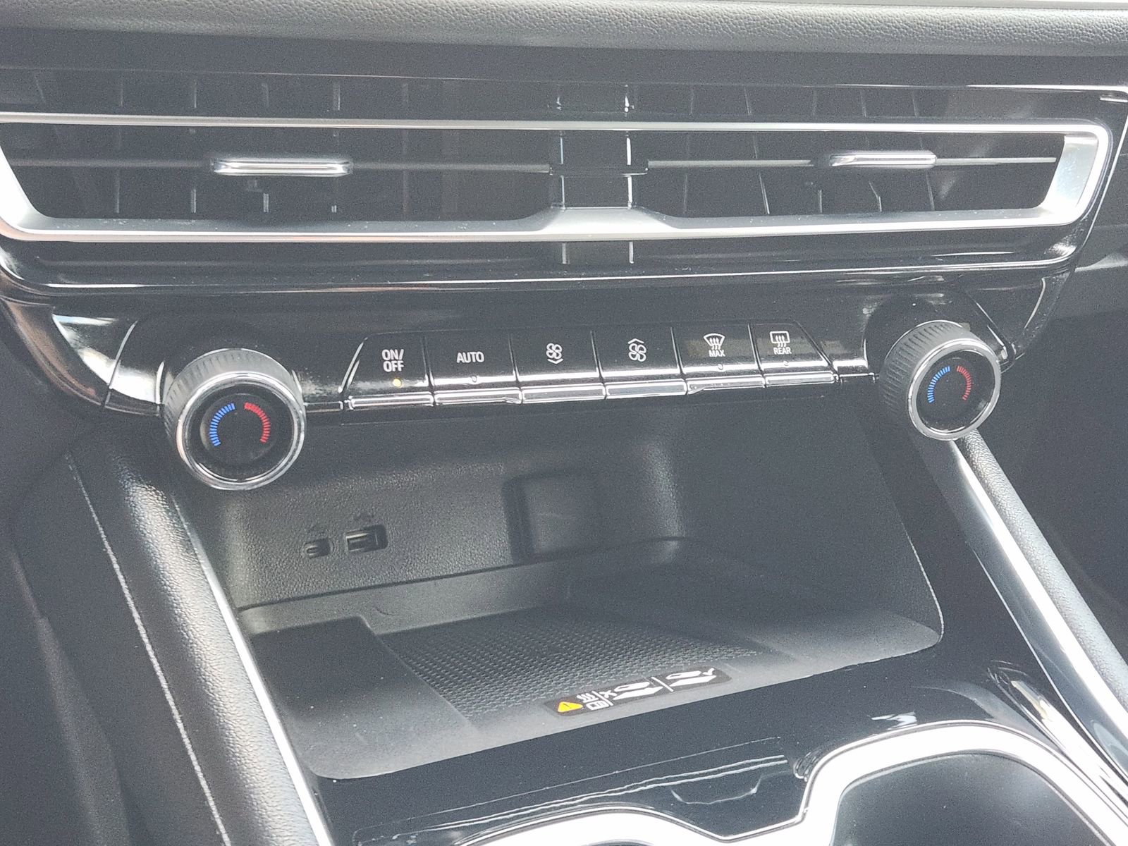 Used 2024 Chevrolet Traverse LT image 19