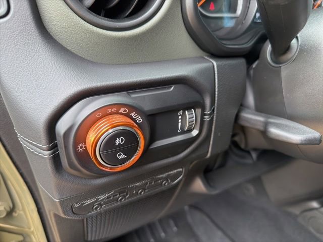 Used 2025 Jeep Gladiator Mojave w/ Convenience Group image 16